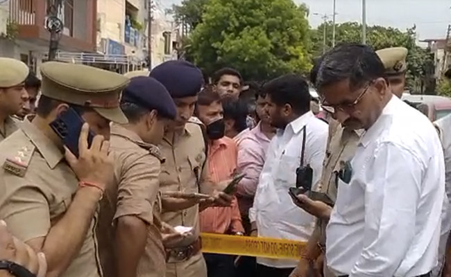 हापुड़ कोर्ट परिसर में तीन-चार बदमाशों ने की फायरिंग, मुजरिम लखन की मौके पर मौत, सिपाही घायल