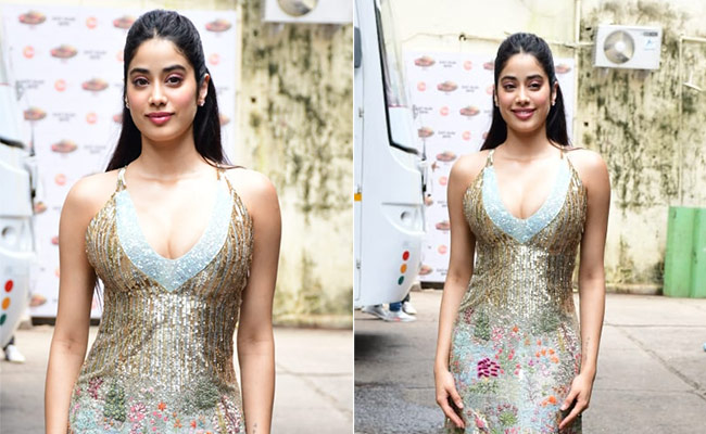 'Good Luck' Trying To Keep Your Eyes From Shutting When You See Janhvi Kapoor Dazzle Away In A Golden Gown