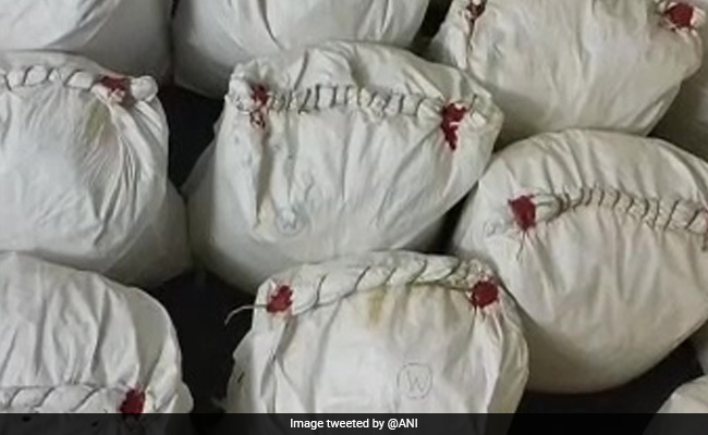 मुंबई में 1,400 करोड़ की प्रतिबंधित नशीली दवाओं की खेप जब्त, पांच गिरफ्तार