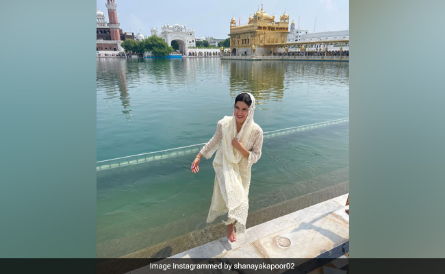 From Shanaya And Maheep Kapoor's Golden Temple Visit. See Pics