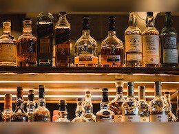 राजस्थान में आज से शराब की कीमतों में हुआ इज़ाफ़ा, शराब की दुकानों के लिए आबकारी विभाग की नई गाइडलाइन  राजस्थान में आज से शराब की कीमतों में हुआ इज़ाफ़ा, शराब की दुकानों के लिए आबकारी विभाग की नई गाइडलाइन