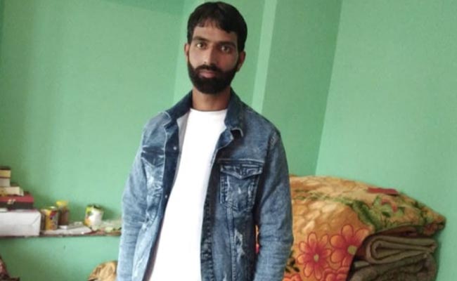 जम्मू-कश्मीर : कुलगाम में आतंकियों और सुरक्षाबलों के बीच हुई मुठभेड़, एक नागरिक की मौत