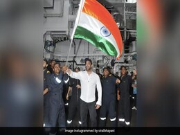 नौसेना के जवानों के साथ सलमान खान ने पहले किया डांस, फिर बनाई रोटिंया, देखकर फैंस बोले- 'जय हो' नौसेना के जवानों के साथ सलमान खान ने पहले किया डांस, फिर बनाई रोटिंया, देखकर फैंस बोले- 'जय हो'