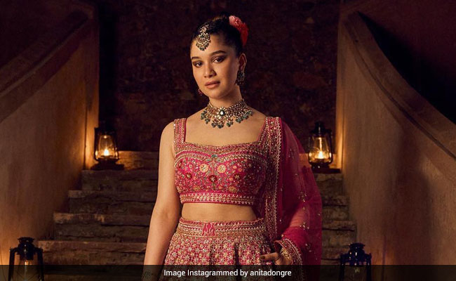 Sara Tendulkar Is Nothing But An Ethnic Princess In A Floral Pink <i>Lehenga</i>