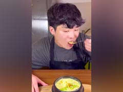 Korean Chef Speaks Fluent Hindi While Cooking, Impresses Internet Korean Chef Speaks Fluent Hindi While Cooking, Impresses Internet