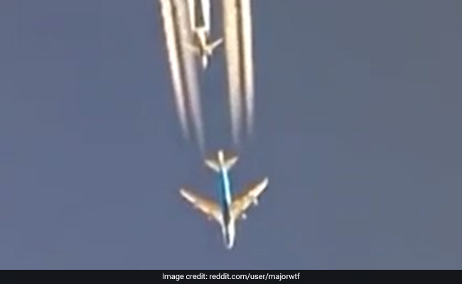 Old Video Of Boeing 747 Overtaking 737 Takes Internet By Storm