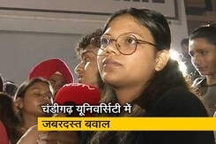 MMS लीक मामला : क्या वाक़ई एक छात्रा ने बनाई 60 से ज़्यादा छात्राओं की नहाते हुए वीडियो? MMS लीक मामला : क्या वाक़ई एक छात्रा ने बनाई 60 से ज़्यादा छात्राओं की नहाते हुए वीडियो?