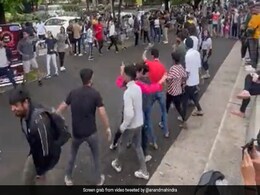 मरीन ड्राइव पर गरबा करते दिखे लोग, आनंद महिंद्रा बोले- नवरात्रि में मुंबई जैसी कोई जगह नहीं... मरीन ड्राइव पर गरबा करते दिखे लोग, आनंद महिंद्रा बोले- नवरात्रि में मुंबई जैसी कोई जगह नहीं...