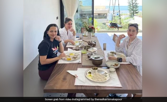 It's "Maharashtrian Meal Day" For Sisters Karisma And Kareena Kapoor. See Pics
