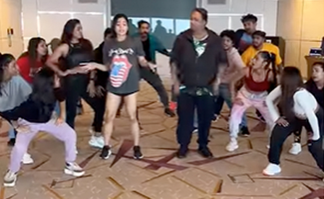 Nothing To See Here. Just Rashmika Mandanna Dancing To <i>The Hic Song</i>