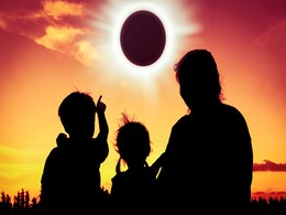 Surya Grahan 2022: साल के आखिरी सूर्य ग्रहण पर बन रहे हैं ये दुर्लभ संयोग, इन 4 राशि वालों को रहना होगा सतर्क! Surya Grahan 2022: साल के आखिरी सूर्य ग्रहण पर बन रहे हैं ये दुर्लभ संयोग, इन 4 राशि वालों को रहना होगा सतर्क!