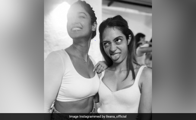 Ileana D'Cruz's ROFL Pic With Anya Singh Has An Even Funnier Caption