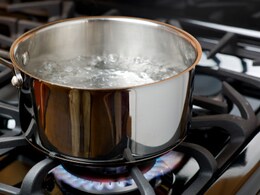 इन लोगों को गरम पानी पीने से बचना चाहिए, सेहत हो सकती है खराब इन लोगों को गरम पानी पीने से बचना चाहिए, सेहत हो सकती है खराब