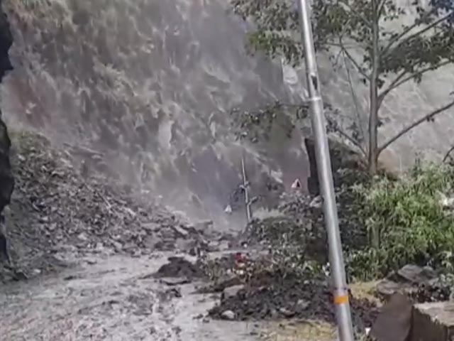 उत्तराखंड: भूस्खलन के कारण उत्तरकाशी-गंगोत्री राजमार्ग बंद