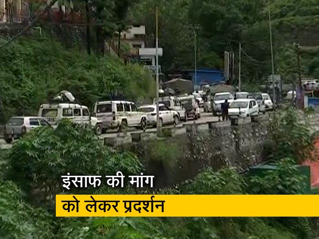 उत्तराखंड मर्डर केस ग्राउंड रिपोर्ट : युवती के परिजनों का हाईवे पर विरोध-प्रदर्शन, लगा लंबा जाम