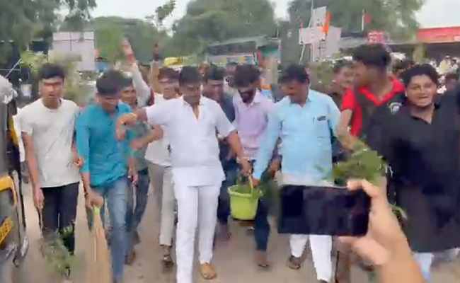 Cow Urine Sprinkled By Thackeray Supporters After Eknath Shinde's Event