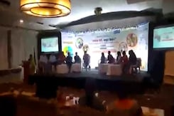 बिहार की अफसर ने सेनेटरी पैड के सवाल पर विवादित बयान बिहार की अफसर ने सेनेटरी पैड के सवाल पर विवादित बयान