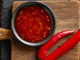 Sweet Chilli Sauce: सिर्फ 10 मिनट में घर पर बनाएं स्वीट चिली सॉस, नोट करें रेसिपी Sweet Chilli Sauce: सिर्फ 10 मिनट में घर पर बनाएं स्वीट चिली सॉस, नोट करें रेसिपी