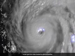 Video Shows Lightning Near Eye Of Hurricane Ian As It Approaches Florida Video Shows Lightning Near Eye Of Hurricane Ian As It Approaches Florida
