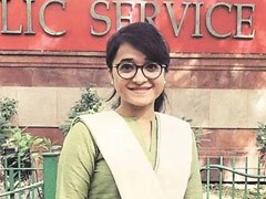 IAS Success Story: स्लम में रहने वाली Ummul Khair ने 16 फ्रैक्चर और 8 सर्जरी के बावजूद भी क्रैक कर ली UPSC IAS Success Story: स्लम में रहने वाली Ummul Khair ने 16 फ्रैक्चर और 8 सर्जरी के बावजूद भी क्रैक कर ली UPSC