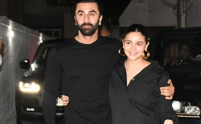 आलिया NDTV से रणबीर के साथ रिश्ते पर बोलीं- हम 'दो जिस्म एक जान' तरह के लोग नहीं, हमारे बीच है एक सुंदर रिश्ता और बेहतर कामकाजी संबंध