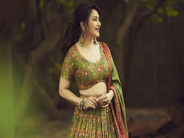 Madhuri Dixit का यह कलरफुल लहंगा इस नवरात्रि आप भी करें ट्राई, लगेंगी बेहद खूबसूरत Madhuri Dixit का यह कलरफुल लहंगा इस नवरात्रि आप भी करें ट्राई, लगेंगी बेहद खूबसूरत