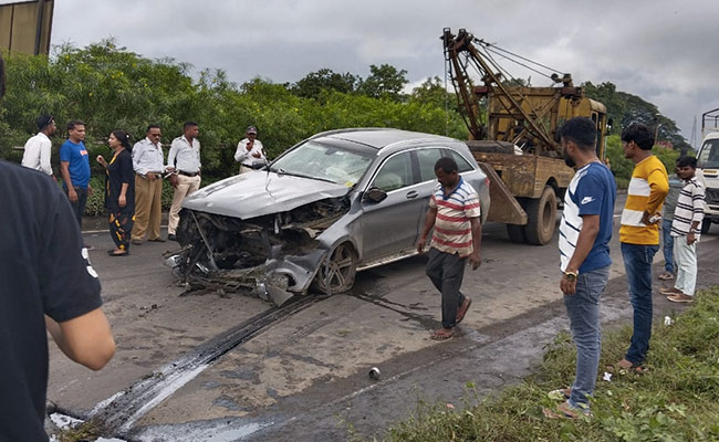 Maharashtra Police Carry Out Road Repairs At Cyrus Mistry Car Crash Site