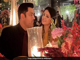 "फॉलोवर्स बढ़ाने के लिए कर रही है ये सब..." जब पत्नी साक्षी से भिड़ गए थे धोनी, देखें Video "फॉलोवर्स बढ़ाने के लिए कर रही है ये सब..." जब पत्नी साक्षी से भिड़ गए थे धोनी, देखें Video