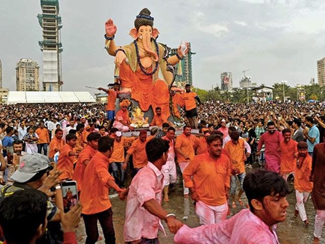 Sena vs Sena Fight In Mumbai During Ganesh Idol Immersion Ceremony