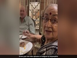 अनुपम खेर की मां ने पार्टी में जमकर की  फिर पी लिया कुछ ऐसा जिसे सुन घबरा गया परिवार... अनुपम खेर की मां ने पार्टी में जमकर की  फिर पी लिया कुछ ऐसा जिसे सुन घबरा गया परिवार...