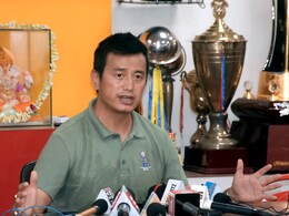 पूर्व भारतीय फुटबॉलर बाईचुंग भूटिया पवन चामलिंग की पार्टी में होंगे शामिल पूर्व भारतीय फुटबॉलर बाईचुंग भूटिया पवन चामलिंग की पार्टी में होंगे शामिल