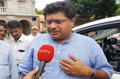 "Law Will Take Its Own Course": Karnataka BJP Leader Visits Seer Amid Child Rape Case "Law Will Take Its Own Course": Karnataka BJP Leader Visits Seer Amid Child Rape Case
