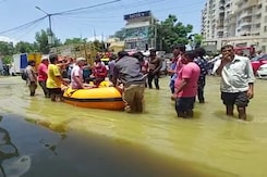 Heavy Rain In Bengaluru Disrupts Drinking Water Supply, 2-Km Traffic Jams Heavy Rain In Bengaluru Disrupts Drinking Water Supply, 2-Km Traffic Jams