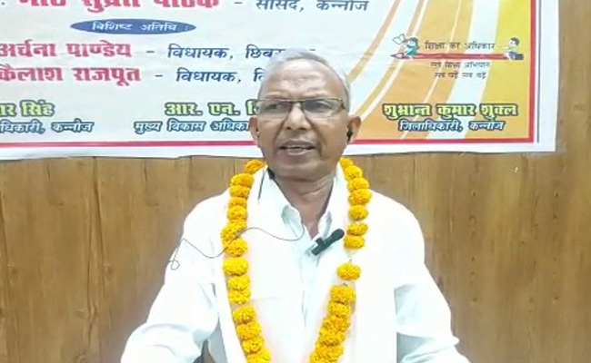 एक शिक्षक ऐसा भी : बच्चों को पढ़ने के लिए दूर न जाना पड़े, इसलिए स्कूल बनवाने को जमीन की दान