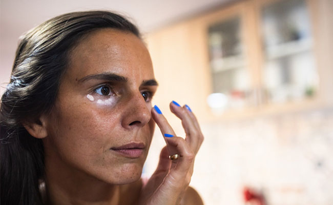 5 DIY Fruit-Based Eye Masks For Brighter Under-Eye Skin