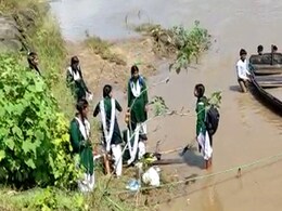अनूपपुर में हादसा या लापरवाही : 20 से अधिक स्कूली बच्चे से भरी नाव नदी में पलटी अनूपपुर में हादसा या लापरवाही : 20 से अधिक स्कूली बच्चे से भरी नाव नदी में पलटी