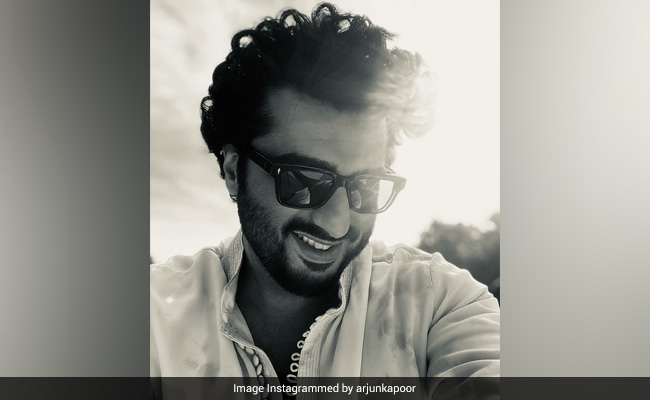 Arjun Kapoor And Varun Dhawan's ROFL Instagram Exchange Has A <i>Koffee With Karan 7</i> Connection