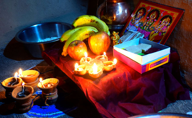 धनतेरस से लेकर भाई दूज पर पहने इस रंग के कपड़े, जानें त्योहारों में रंगों का महत्त्व
