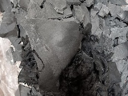 मुंबई:  NCB ने एयरपोर्ट पर विदेशी महिला के कब्जे से बरामद की 13 करोड़ की ब्लैक कोकीन मुंबई:  NCB ने एयरपोर्ट पर विदेशी महिला के कब्जे से बरामद की 13 करोड़ की ब्लैक कोकीन