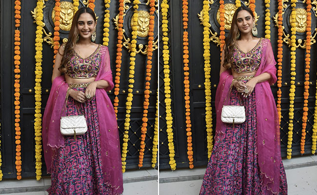 Krystle D'souza Resonates With Festive Cheer In Her Pink Embellished <i>Lehenga</i>