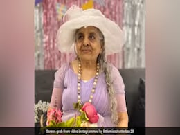 अपने बर्थडे पर महारानी विक्टोरिया की तरह तैयार हुईं 89 साल की दादी, किया ऐसा मेकअप, लोग बोले- Awesome अपने बर्थडे पर महारानी विक्टोरिया की तरह तैयार हुईं 89 साल की दादी, किया ऐसा मेकअप, लोग बोले- Awesome