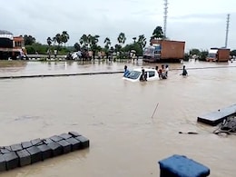 PHOTOS: श्रीकाकुलम में भारी बारिश के बाद हाईवे और कॉलोनियों में जलभराव, घरों में घुसा पानी PHOTOS: श्रीकाकुलम में भारी बारिश के बाद हाईवे और कॉलोनियों में जलभराव, घरों में घुसा पानी