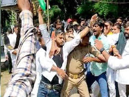इलाहाबाद यूनिवर्सिटी में आंदोलन, एक छात्र ने आत्मदाह की कोशिश की; पुलिस ने पकड़ा इलाहाबाद यूनिवर्सिटी में आंदोलन, एक छात्र ने आत्मदाह की कोशिश की; पुलिस ने पकड़ा