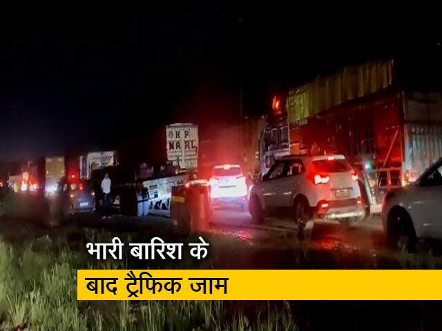 दिल्‍ली में भारी बारिश के बाद जगह-जगह ट्रैफिक जाम, कई जगहों पर फंसे लोग 