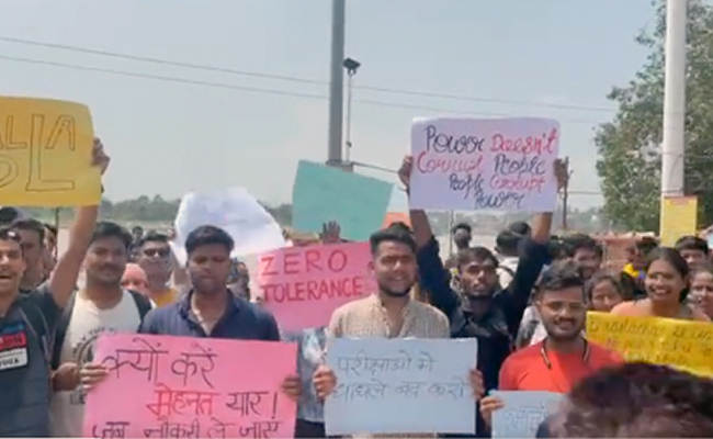 SSC के खिलाफ सड़क पर शिक्षक और छात्र, ये सिस्टम इतनी परीक्षा क्यों लेता है?
