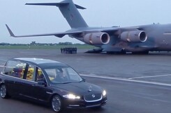 Plane Carrying Queen Elizabeth's Coffin Arrives In London Plane Carrying Queen Elizabeth's Coffin Arrives In London