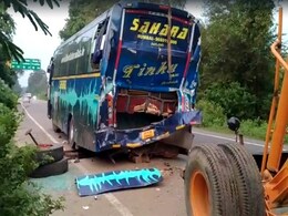 UP : 150 मजदूरों को गोवा ले जा रही बस रास्ते में हुई पंक्चर, टायर बदलते वक्त ट्रक ने मारी टक्कर, 4 की मौत UP : 150 मजदूरों को गोवा ले जा रही बस रास्ते में हुई पंक्चर, टायर बदलते वक्त ट्रक ने मारी टक्कर, 4 की मौत