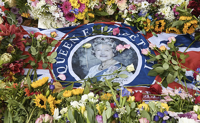 Anti-Monarchists Go Unheard As UK Mourns Queen