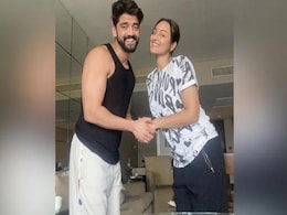 जहीर इकबाल के साथ रोमांटिक अंदाज में स्पॉट हुई सोनाक्षी सिन्हा, वरुण शर्मा ने बताया ब्लॉकबस्टर जोड़ी जहीर इकबाल के साथ रोमांटिक अंदाज में स्पॉट हुई सोनाक्षी सिन्हा, वरुण शर्मा ने बताया ब्लॉकबस्टर जोड़ी