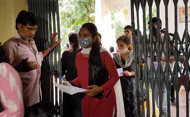 Engineers, Postgraduates Line Up For Peon Jobs In Chhattisgarh